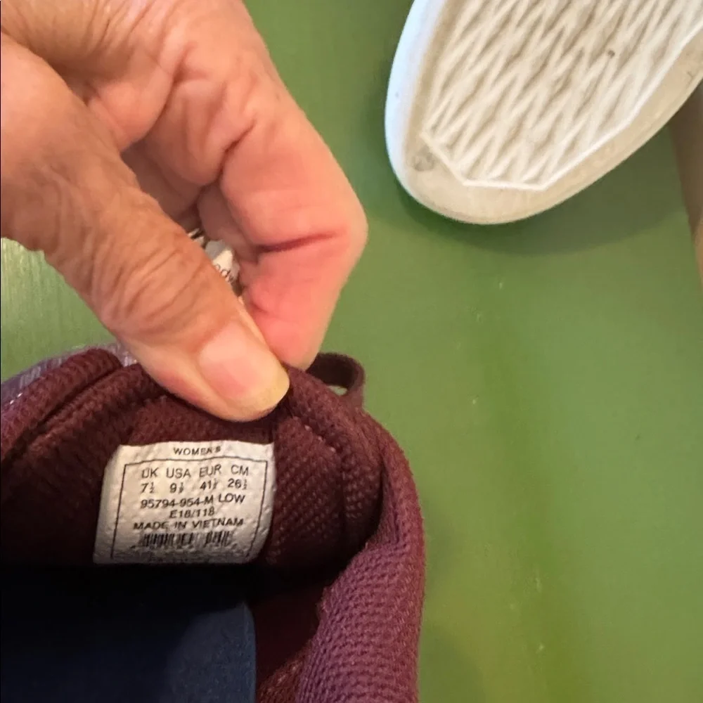 K-Swiss court Addison athletic burgundy and white shoes
